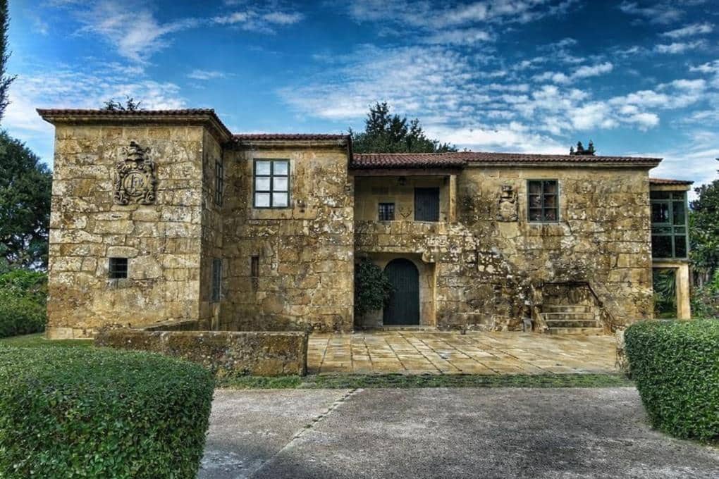 Casa de 5 habitaciones en Padrón en venta con piscina garaje - 1.300.000 € (Ref: 9550042)