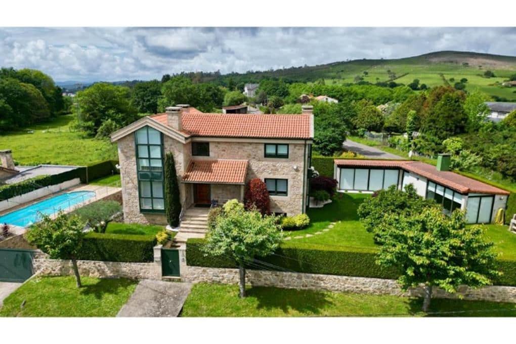 4 soverom Villa til salgs i Santiago de Compostela med svømmebasseng garasje - € 850 000 (Ref: 9569498)