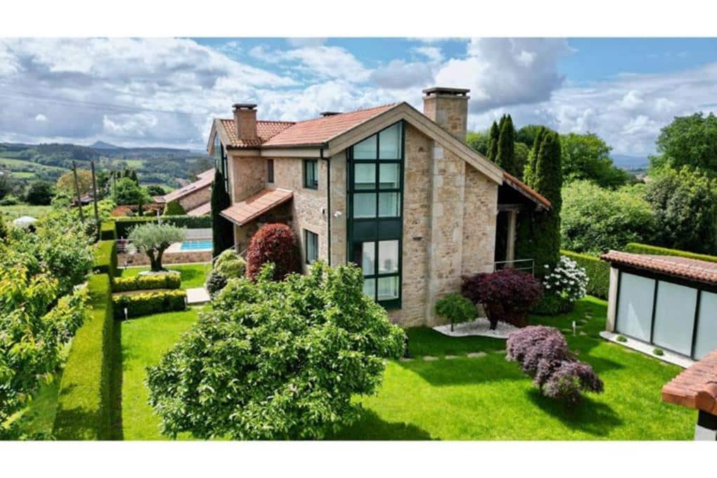 4 soverom Villa til salgs i Santiago de Compostela med svømmebasseng garasje - € 850 000 (Ref: 9569498)