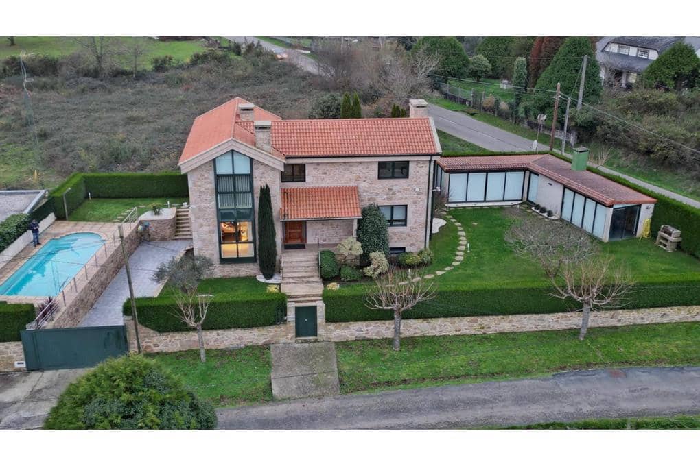 4 soverom Villa til salgs i Santiago de Compostela med svømmebasseng garasje - € 850 000 (Ref: 9569498)