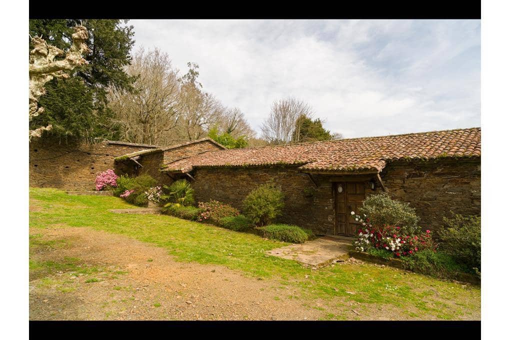 14 quarto Casa em Banda para venda em Touro com garagem - 2 900 000 € (Ref: 9714046)