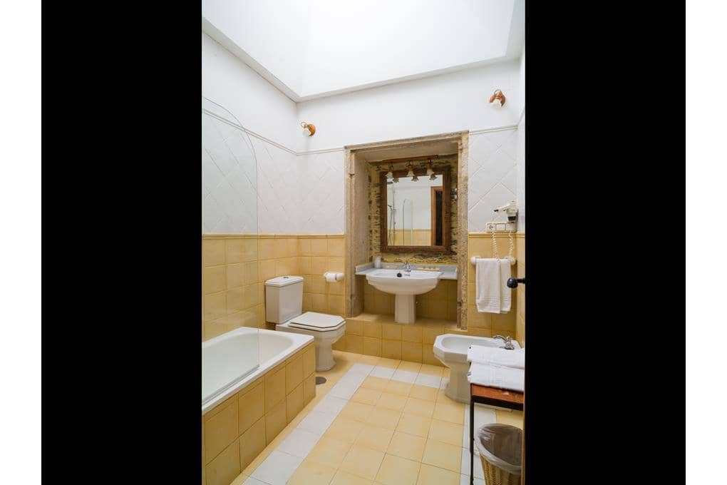 14 quarto Casa em Banda para venda em Touro com garagem - 2 900 000 € (Ref: 9714046)