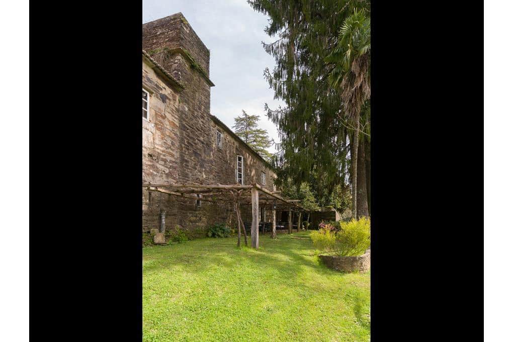 14 quarto Casa em Banda para venda em Touro com garagem - 2 900 000 € (Ref: 9714046)