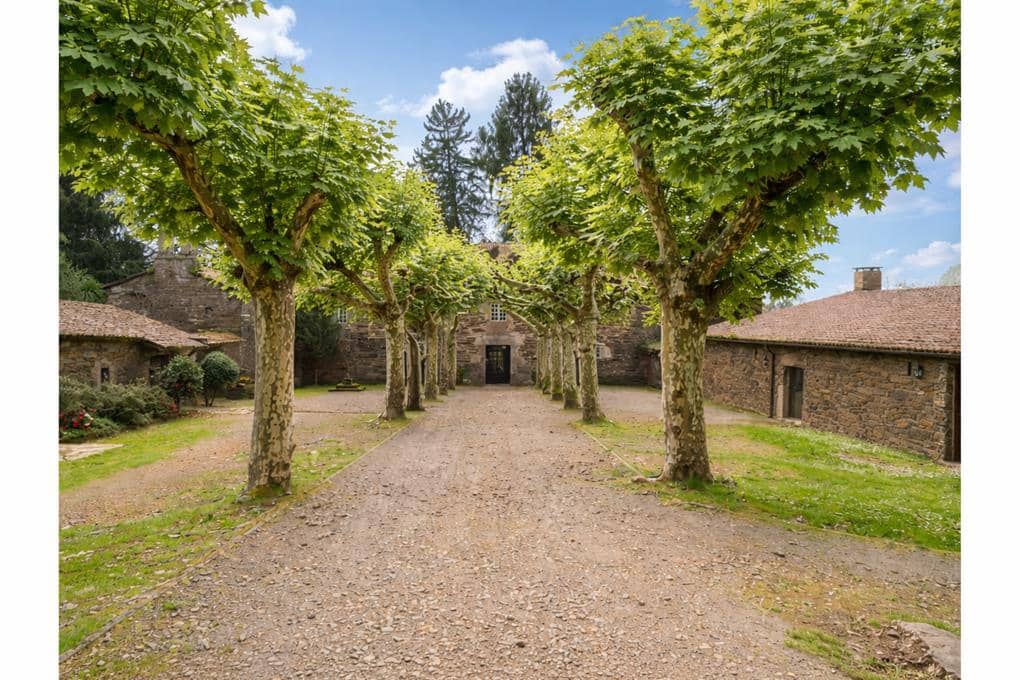 14 quarto Casa em Banda para venda em Touro com garagem - 2 900 000 € (Ref: 9714046)