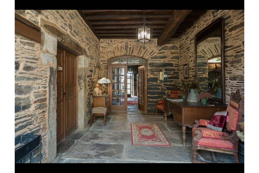 14 quarto Casa em Banda para venda em Touro com garagem - 2 900 000 € (Ref: 9714046)