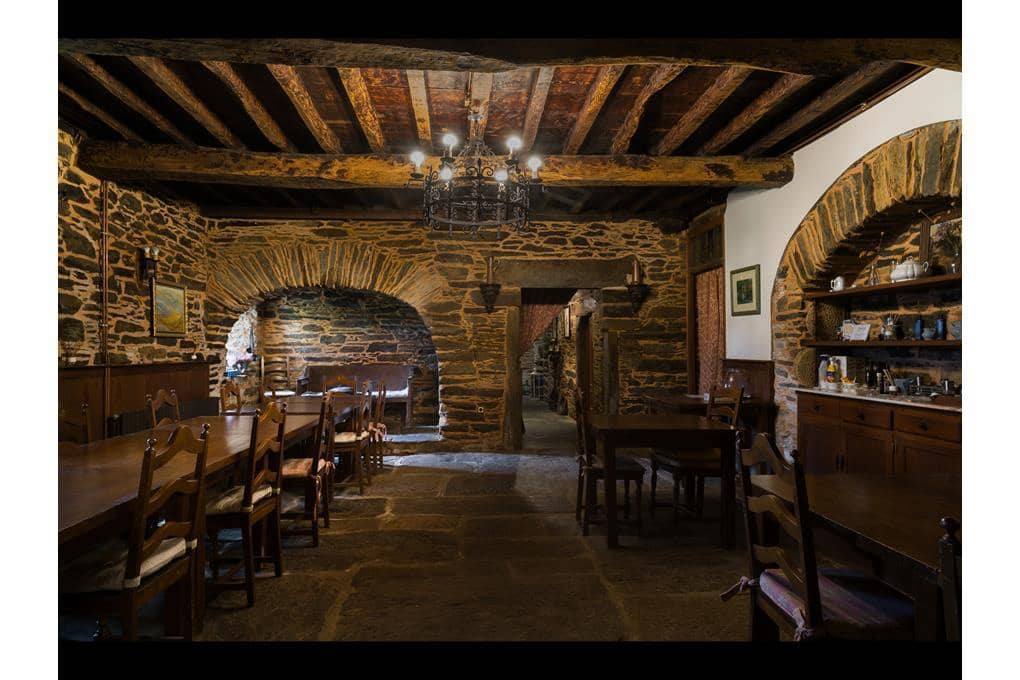 14 quarto Casa em Banda para venda em Touro com garagem - 2 900 000 € (Ref: 9714046)