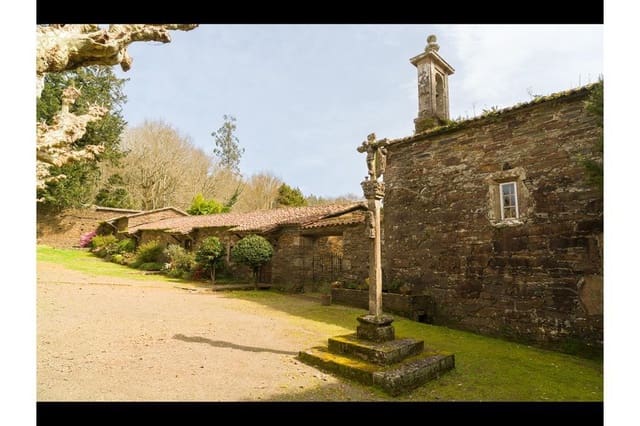 14 quarto Casa em Banda para venda em Touro com garagem - 2 900 000 € (Ref: 9714046)