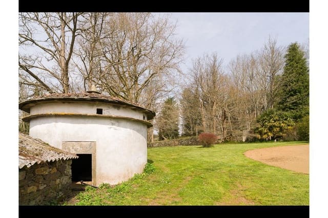 14 quarto Casa em Banda para venda em Touro com garagem - 2 900 000 € (Ref: 9714046)