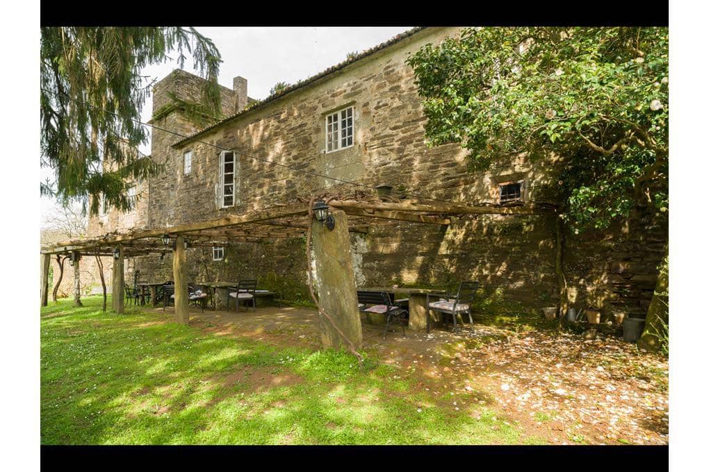 14 quarto Casa em Banda para venda em Touro com garagem - 2 900 000 € (Ref: 9714046)