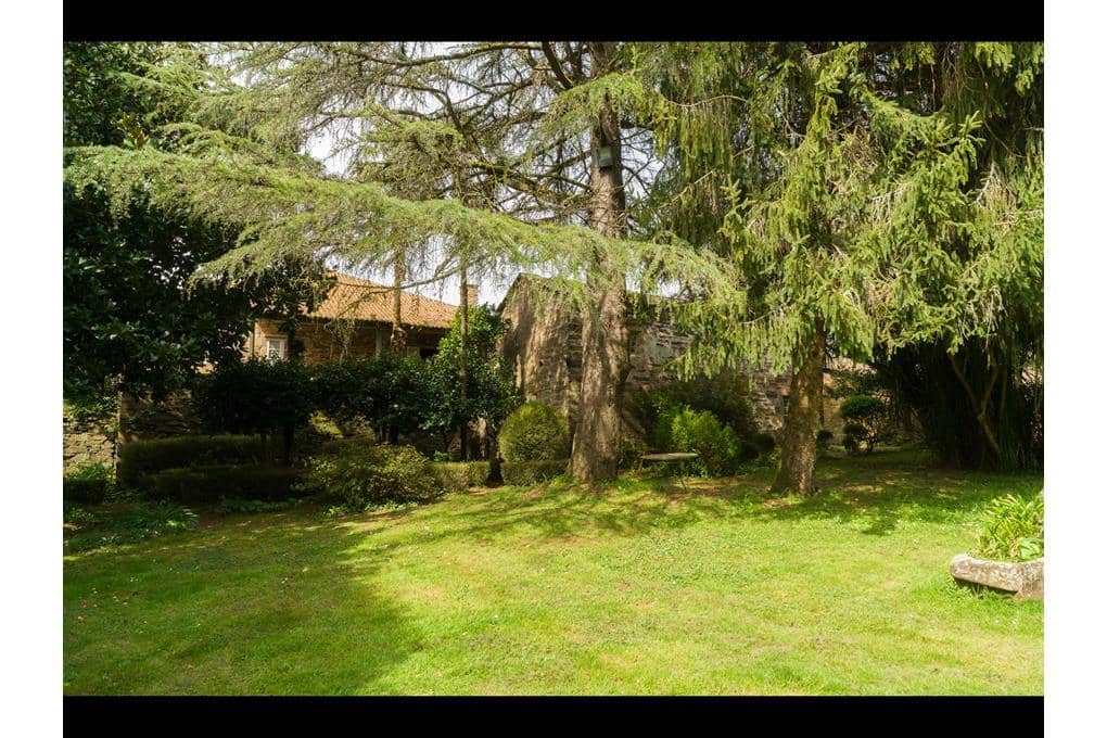 14 quarto Casa em Banda para venda em Touro com garagem - 2 900 000 € (Ref: 9714046)