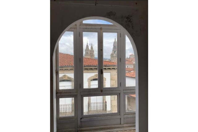 Casa de 20 habitaciones en Santiago de Compostela en venta - 2.000.000 € (Ref: 9832328)