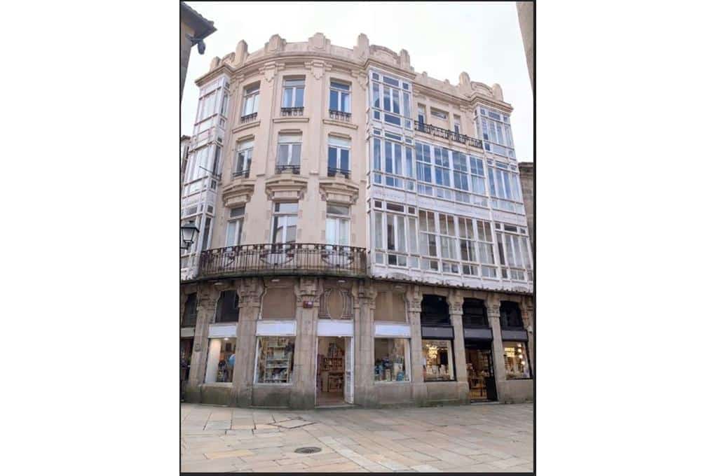 Casa de 20 habitaciones en Santiago de Compostela en venta - 2.000.000 € (Ref: 9832328)