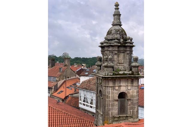Casa de 20 habitaciones en Santiago de Compostela en venta - 2.000.000 € (Ref: 9832328)