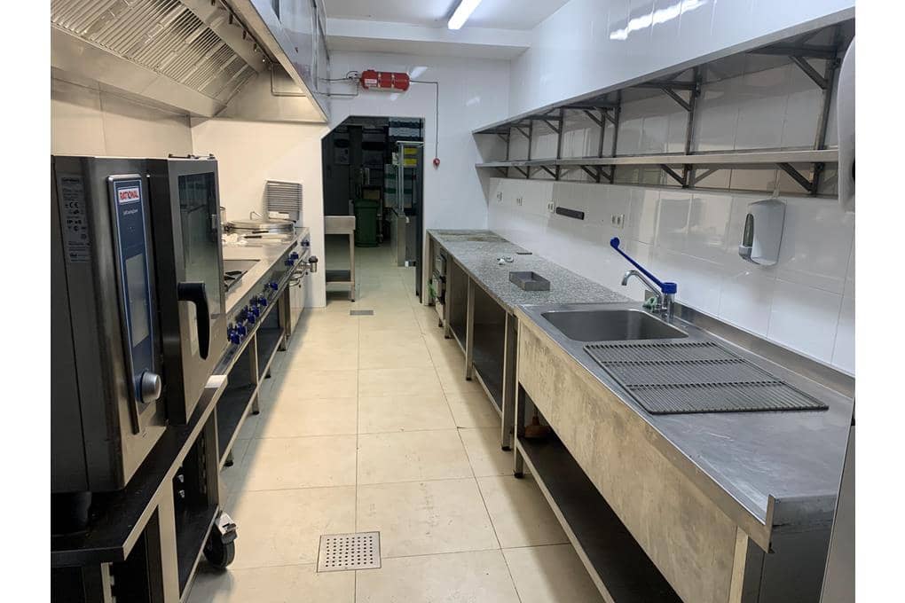 10 slaapkamer Hotel te koop in Lugo stad met garage - € 850.000 (Ref: 9877517)