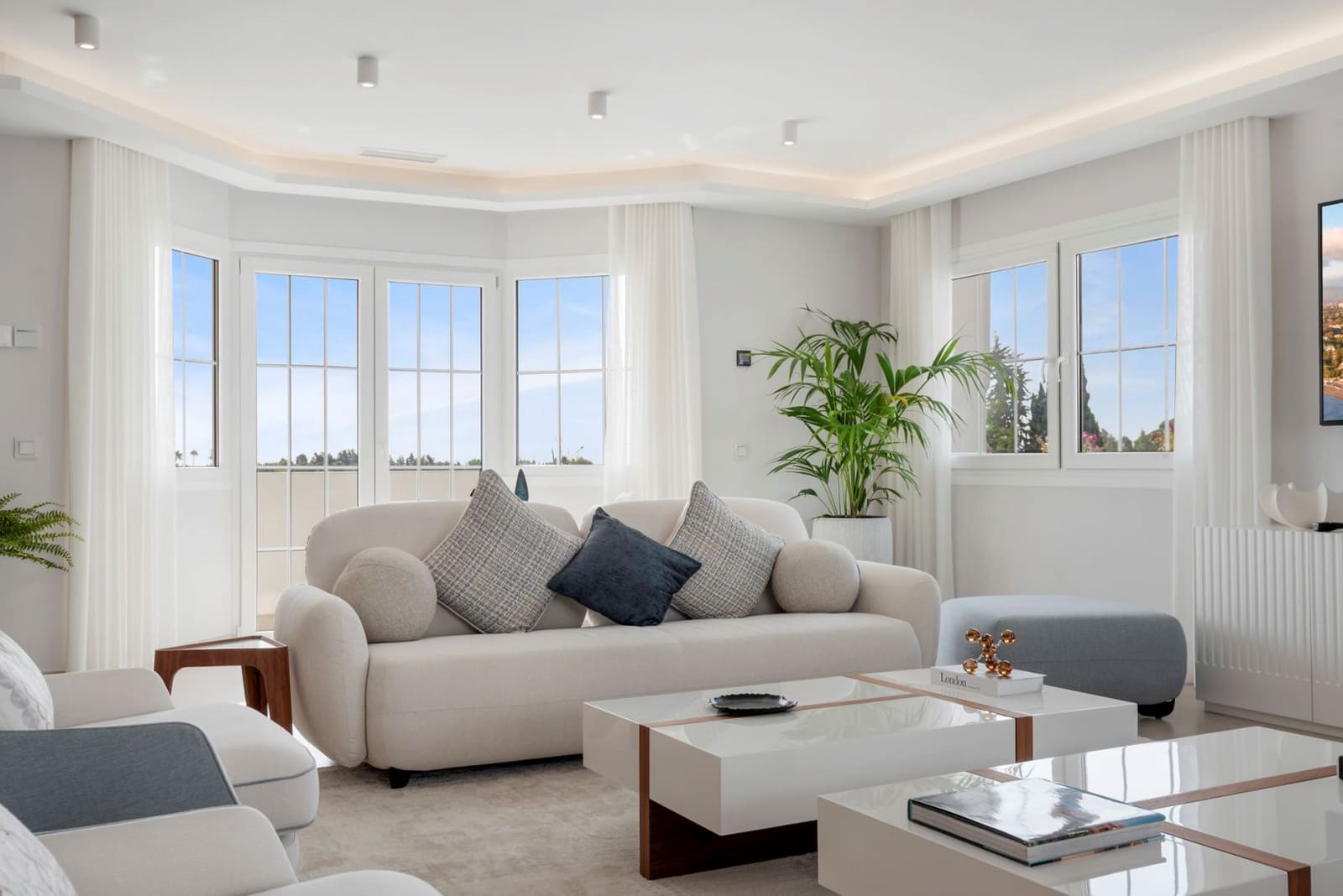 5 bedroom Apartment for sale in Nueva Andalucia with pool garage - € 1,795,000 (Ref: 10033131)