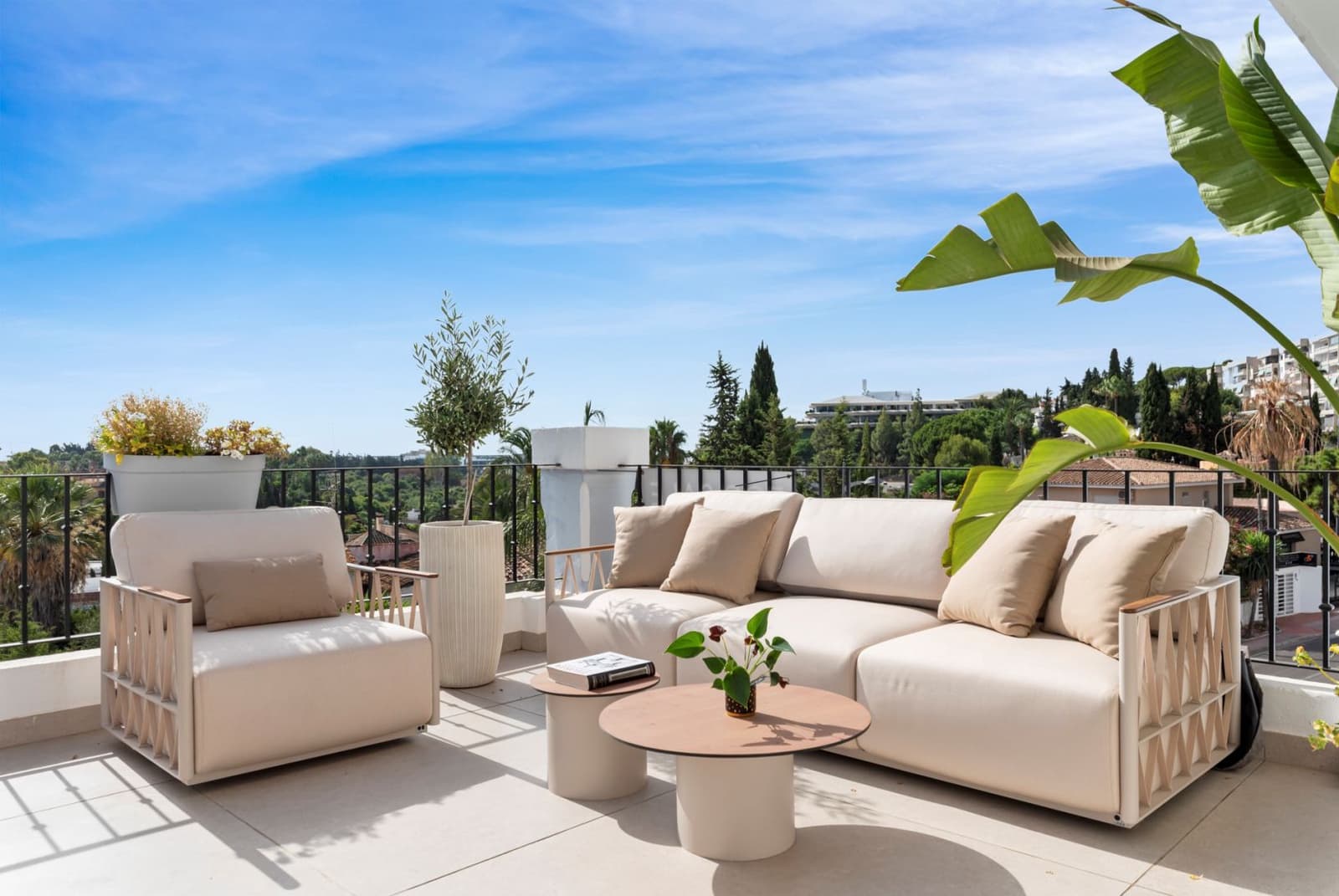 5 bedroom Apartment for sale in Nueva Andalucia with pool garage - € 1,795,000 (Ref: 10033131)