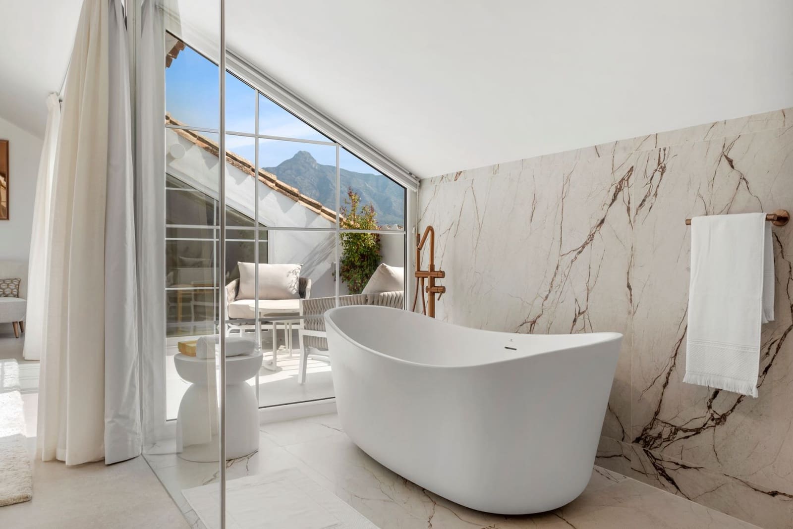 5 bedroom Apartment for sale in Nueva Andalucia with pool garage - € 1,795,000 (Ref: 10033131)