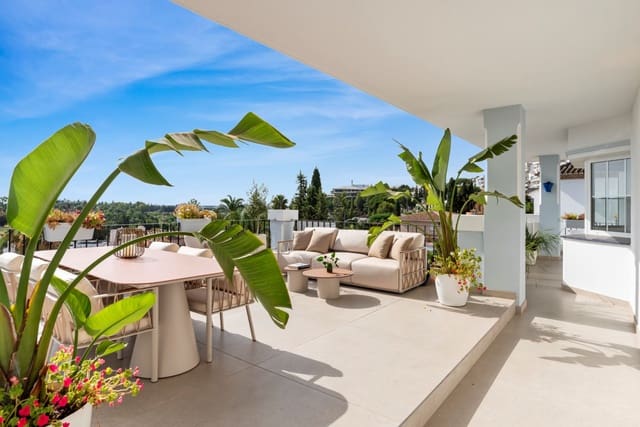 5 makuuhuone Huoneisto myytävänä paikassa Nueva Andalucia, Marbella mukana uima-altaan 
autotalli - 1 795 000 € (Ref: 10033131)