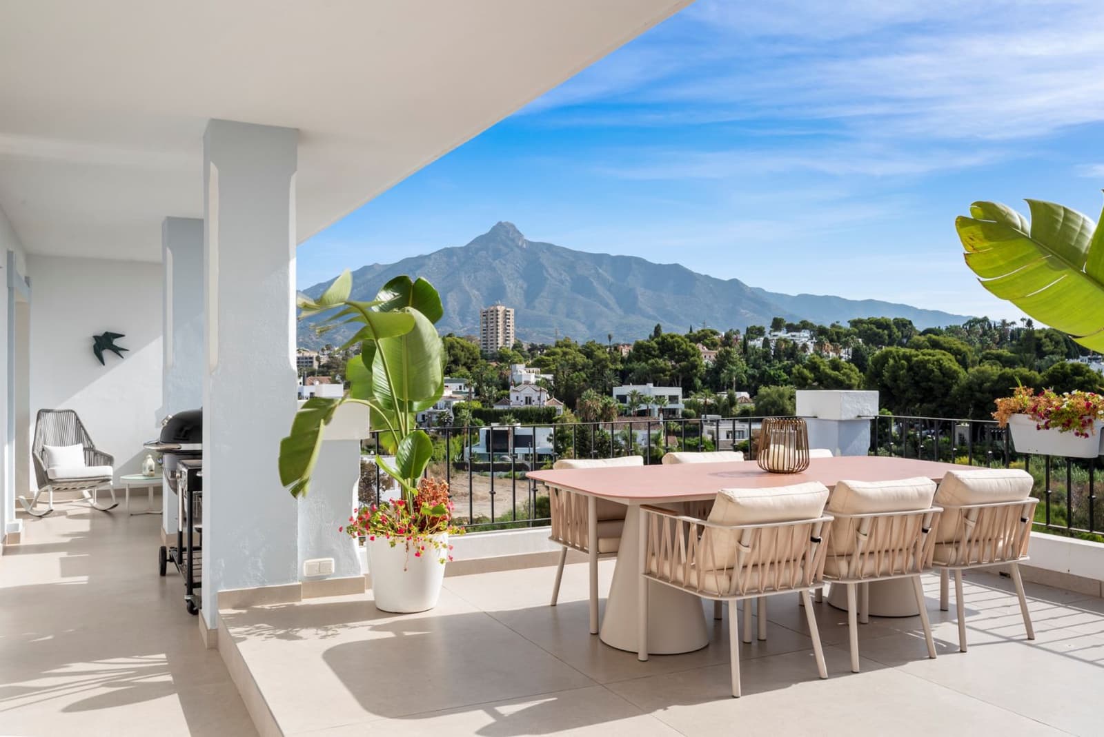 5 bedroom Apartment for sale in Nueva Andalucia with pool garage - € 1,795,000 (Ref: 10033131)