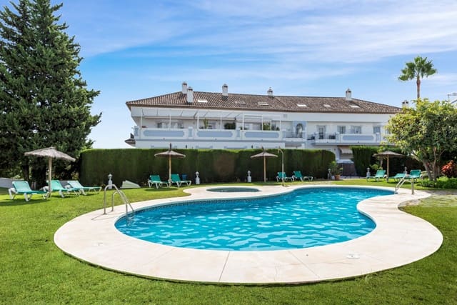 5 makuuhuone Huoneisto myytävänä paikassa Nueva Andalucia, Marbella mukana uima-altaan 
autotalli - 1 795 000 € (Ref: 10033131)