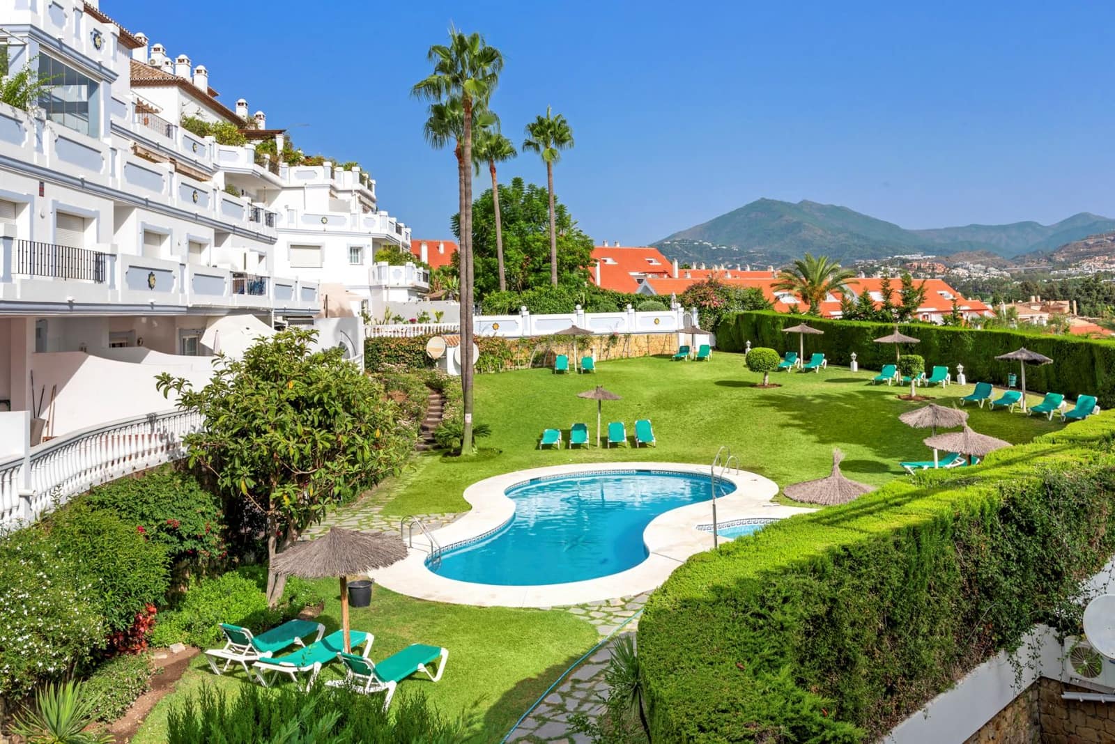 5 bedroom Apartment for sale in Nueva Andalucia with pool garage - € 1,795,000 (Ref: 10033131)