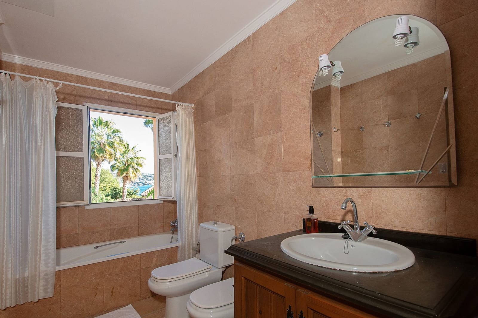 3 soveværelse Byhus til salg i La Herradura med swimmingpool garage - € 620.000 (Ref: 8091386)