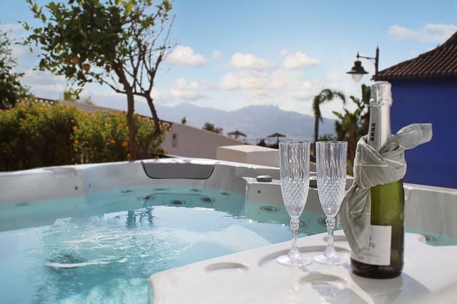 6 bedroom Villa for sale in La Herradura, Almuñécar with pool garage - € 1,095,000 (Ref: 8778853)