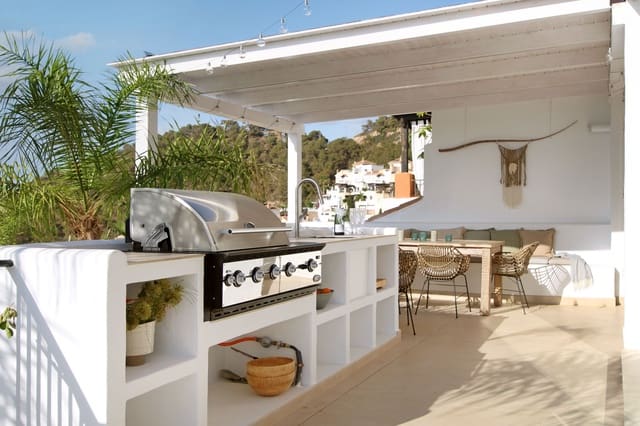 6 bedroom Villa for sale in La Herradura, Almuñécar with pool garage - € 1,095,000 (Ref: 8778853)