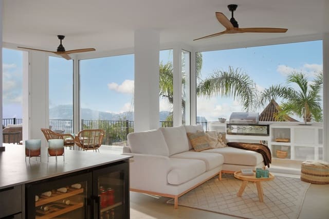 6 bedroom Villa for sale in La Herradura, Almuñécar with pool garage - € 1,095,000 (Ref: 8778853)