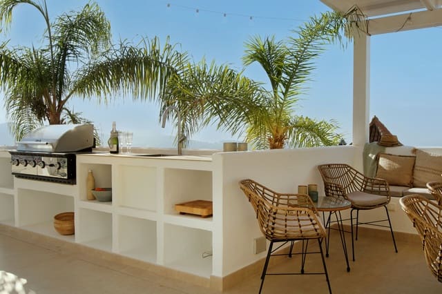 6 bedroom Villa for sale in La Herradura, Almuñécar with pool garage - € 1,095,000 (Ref: 8778853)