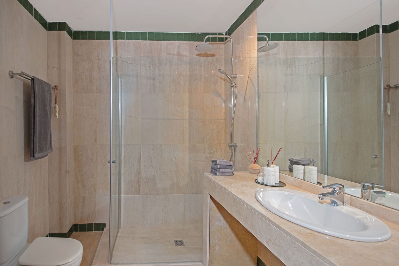 4 soveværelse Villa til salg i La Herradura med swimmingpool garage - € 925.000 (Ref: 8803937)