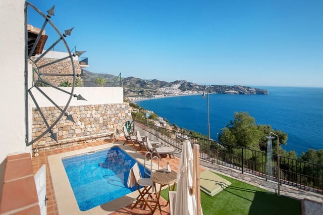 Chalet de 4 habitaciones en La Herradura, Almuñécar en venta con piscina garaje - 795.000 € (Ref: 8803937)
