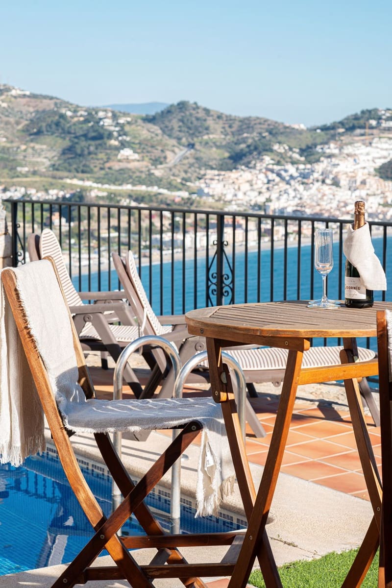 Chalet de 4 habitaciones en La Herradura en venta con piscina garaje - 795.000 € (Ref: 8803937)