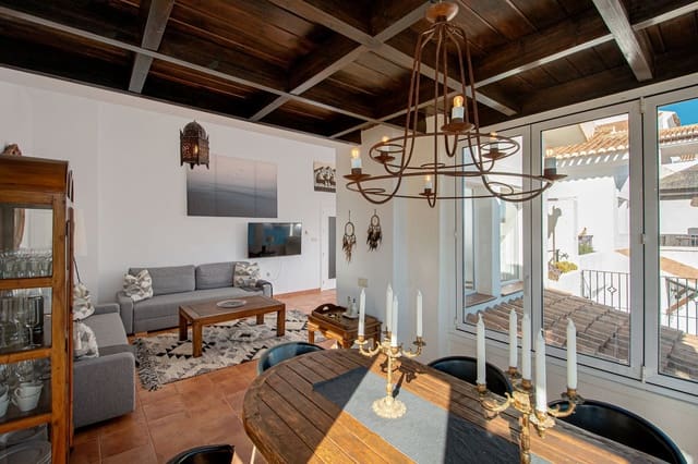 Chalet de 4 habitaciones en La Herradura, Almuñécar en venta con piscina garaje - 795.000 € (Ref: 8803937)