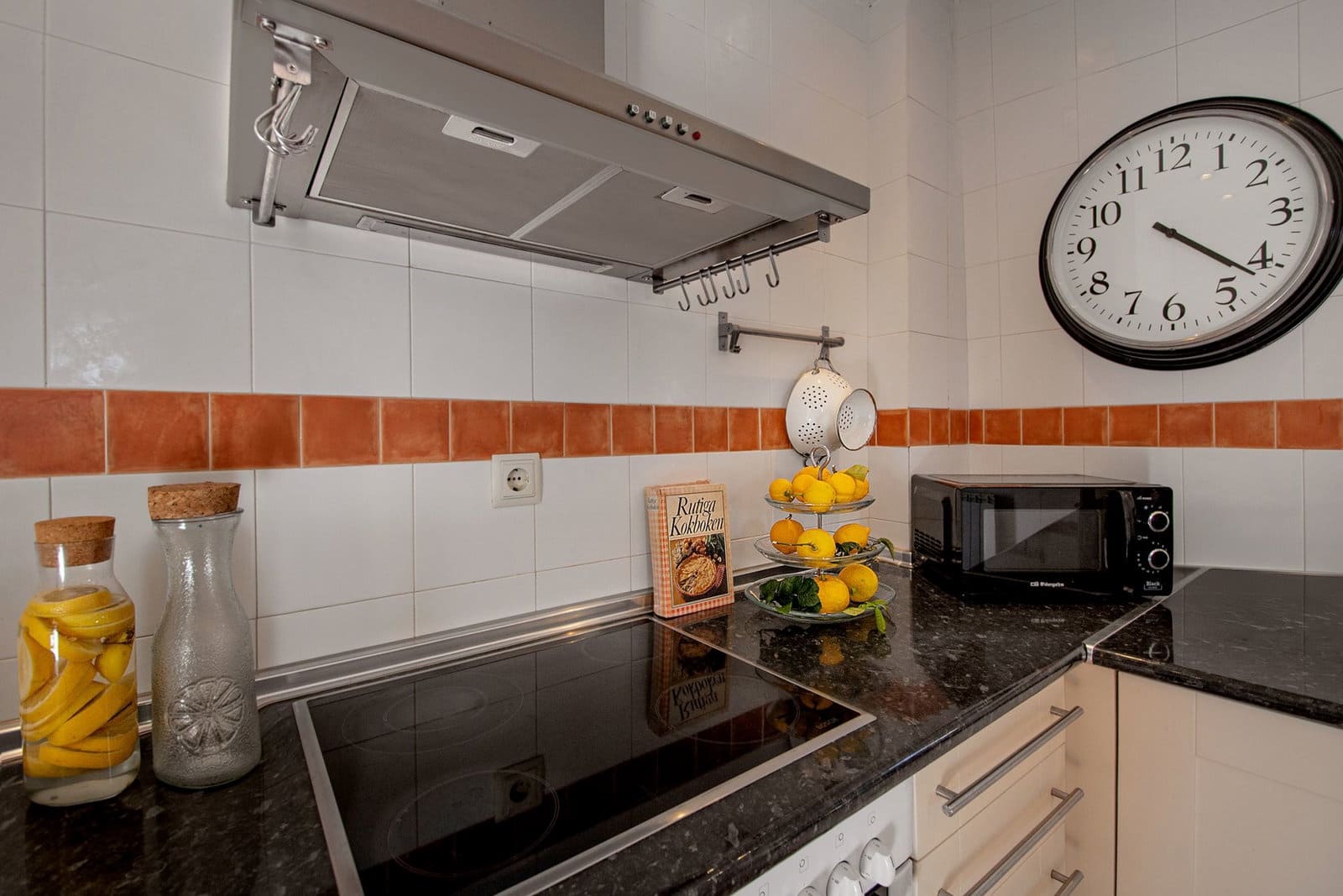 Chalet de 4 habitaciones en La Herradura en venta con piscina garaje - 795.000 € (Ref: 8803937)