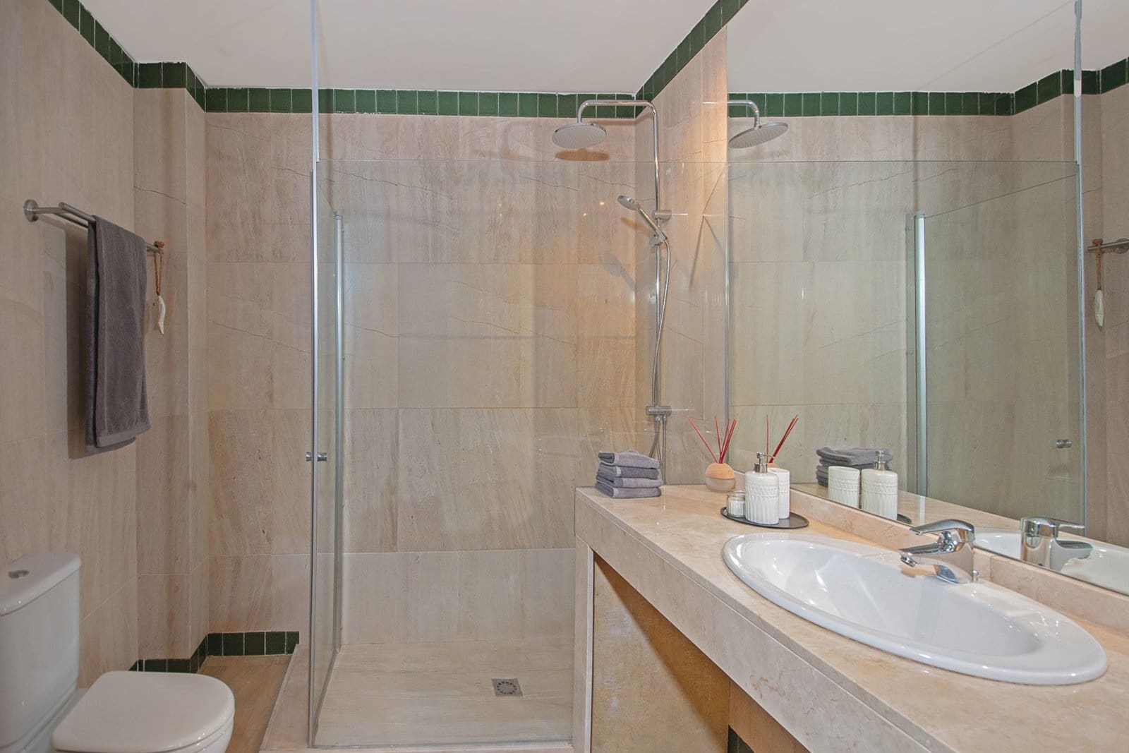 Chalet de 4 habitaciones en La Herradura en venta con piscina garaje - 795.000 € (Ref: 8803937)