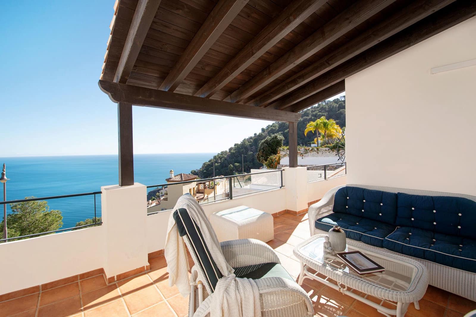 Chalet de 4 habitaciones en La Herradura en venta con piscina garaje - 795.000 € (Ref: 8803937)