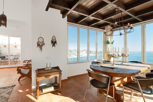 Chalet de 4 habitaciones en La Herradura, Almuñécar en venta con piscina garaje - 795.000 € (Ref: 8803937)