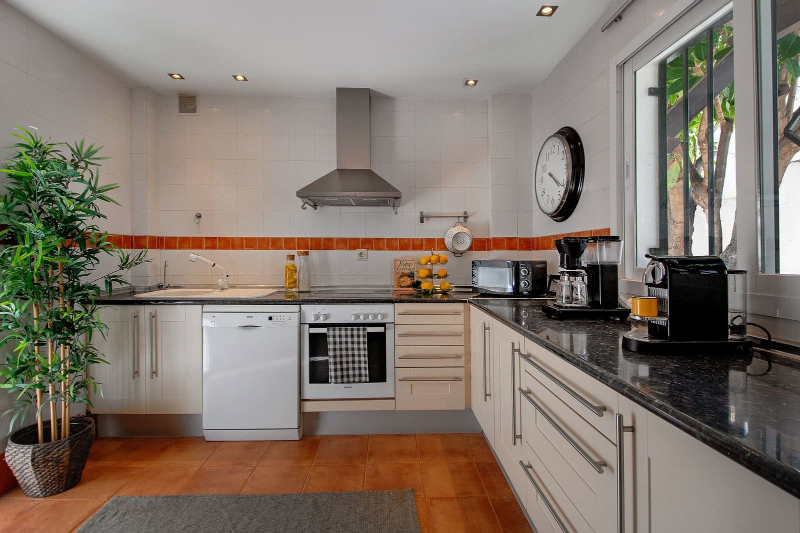 Chalet de 4 habitaciones en La Herradura en venta con piscina garaje - 795.000 € (Ref: 8803937)