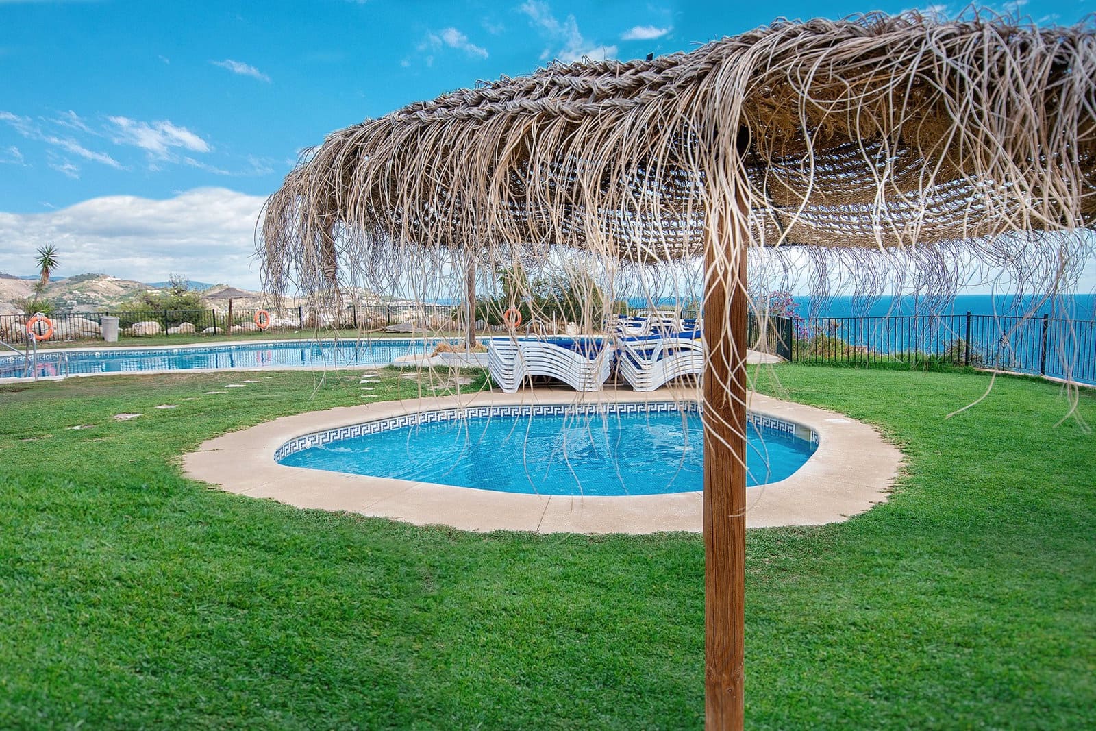 Chalet de 4 habitaciones en La Herradura en venta con piscina garaje - 795.000 € (Ref: 8803937)