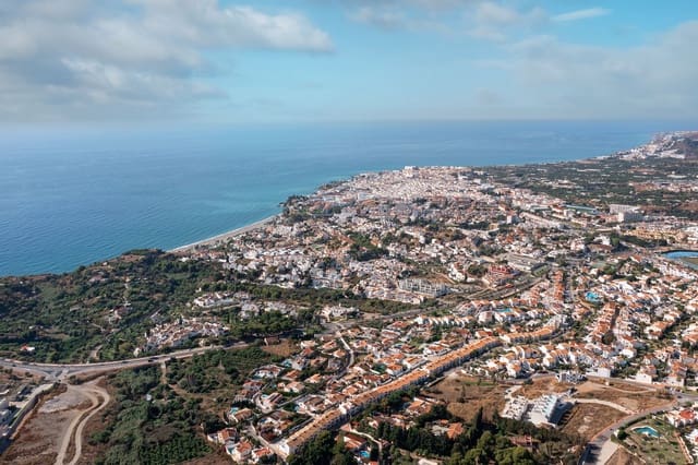 3 quarto Moradia para venda em Nerja com piscina garagem - 695 000 € (Ref: 9337243)