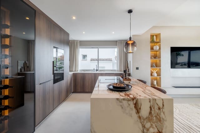 3 makuuhuone Omakotitalo myytävänä paikassa Marbella mukana uima-altaan 
autotalli - 1 349 000 € (Ref: 9685767)