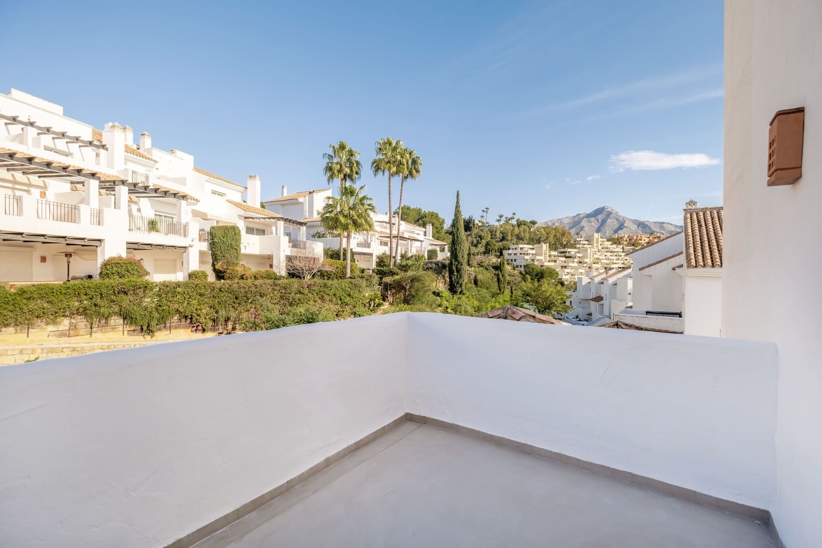 3 makuuhuone Omakotitalo myytävänä paikassa Marbella mukana uima-altaan 
autotalli - 1 349 000 € (Ref: 9685767)