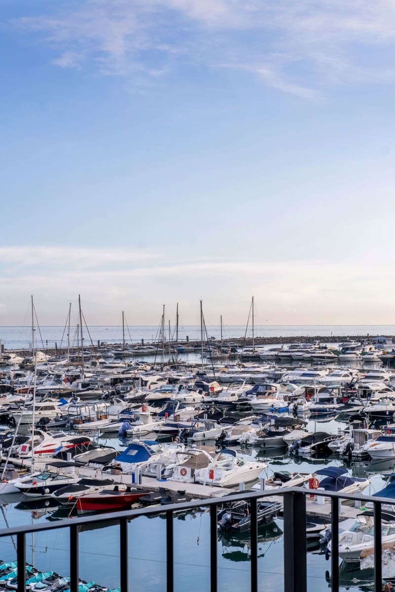 Apartamento de 2 habitaciones en Puerto Banus en venta con garaje - 1.200.000 € (Ref: 9727667)