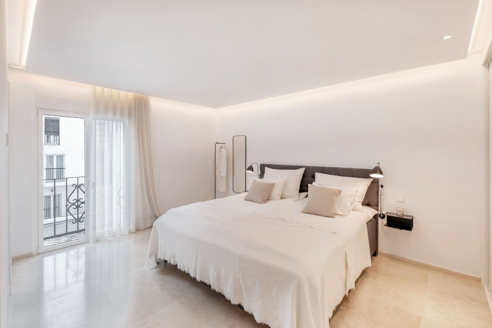 Apartamento de 2 habitaciones en Puerto Banus en venta con garaje - 1.200.000 € (Ref: 9727667)