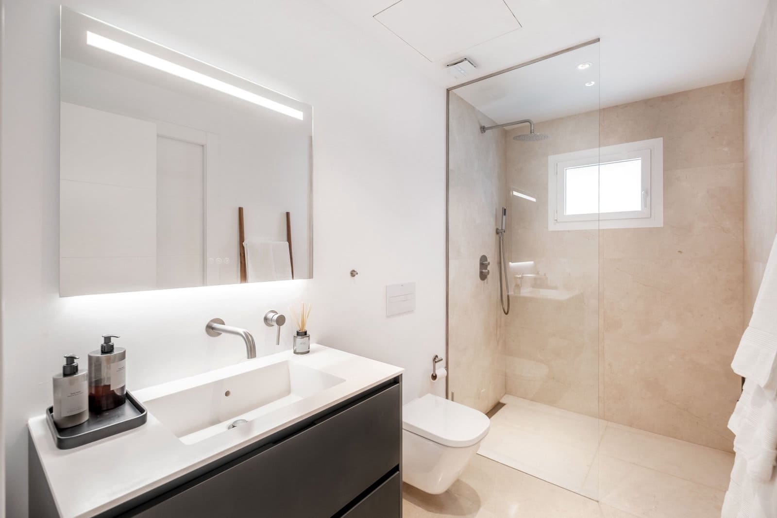 Apartamento de 2 habitaciones en Puerto Banus en venta con garaje - 1.200.000 € (Ref: 9727667)