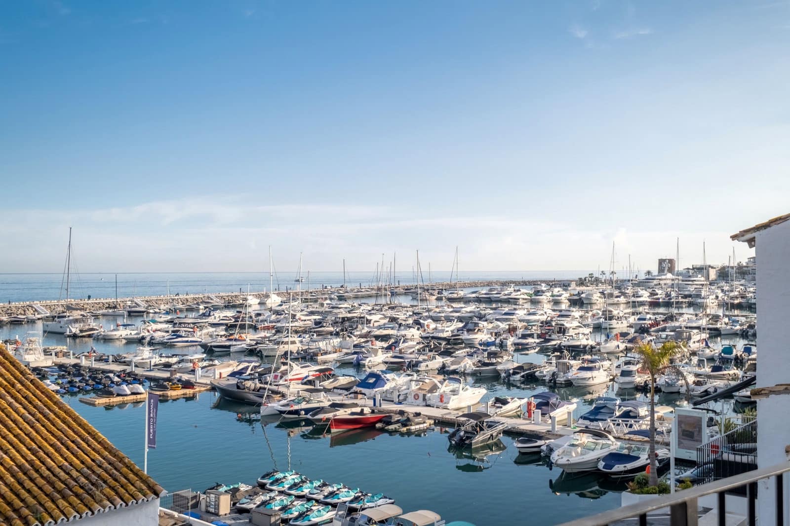 Apartamento de 2 habitaciones en Puerto Banus en venta con garaje - 1.200.000 € (Ref: 9727667)