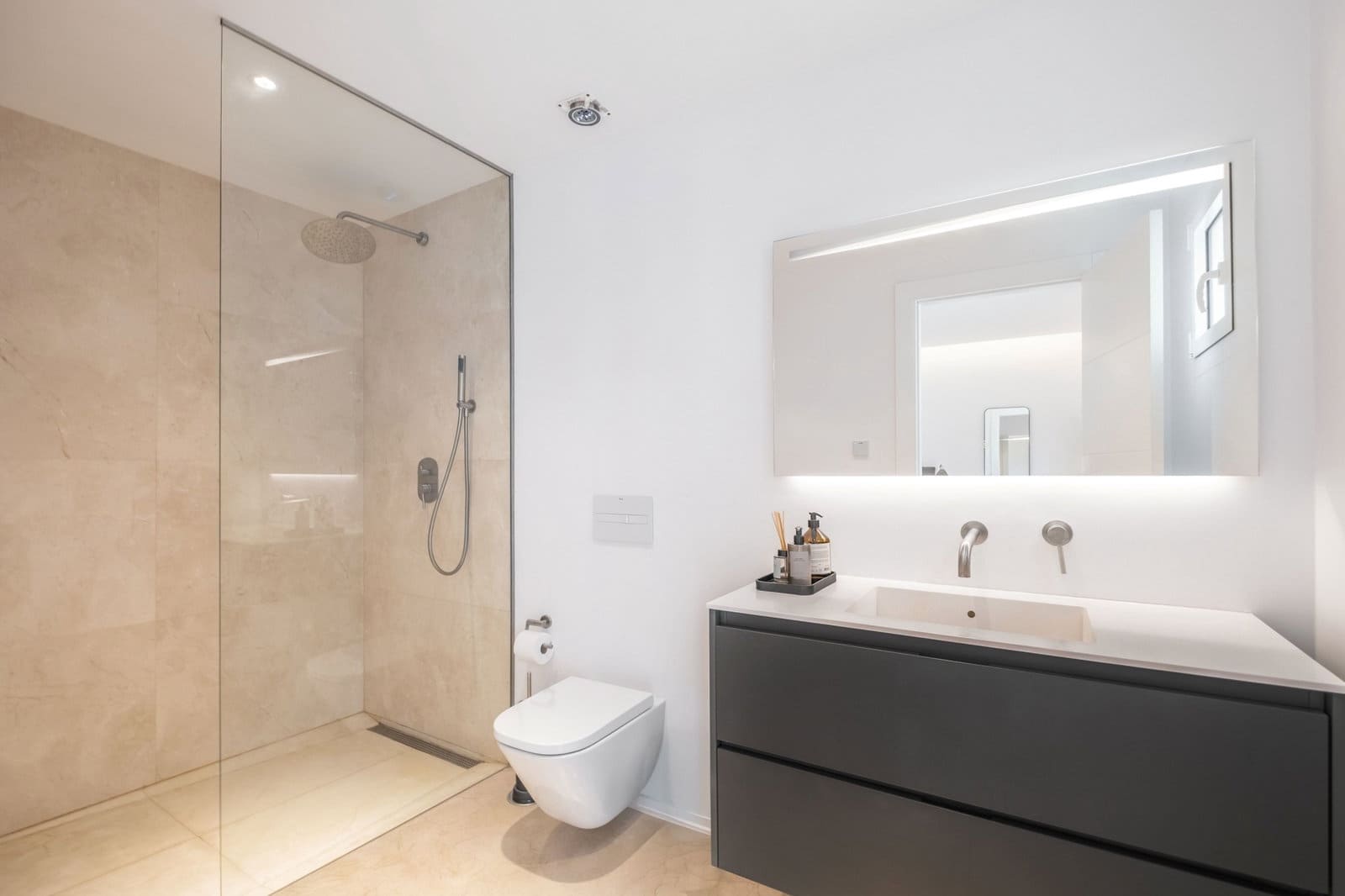 Apartamento de 2 habitaciones en Puerto Banus en venta con garaje - 1.200.000 € (Ref: 9727667)