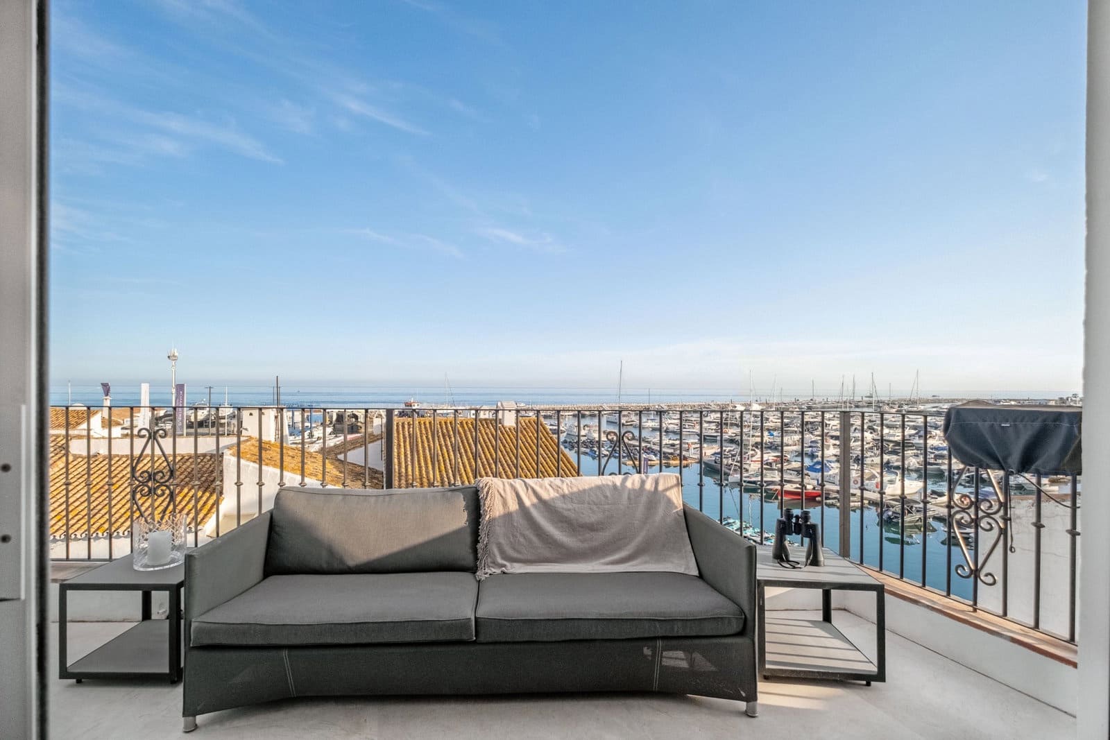 Apartamento de 2 habitaciones en Puerto Banus en venta con garaje - 1.200.000 € (Ref: 9727667)