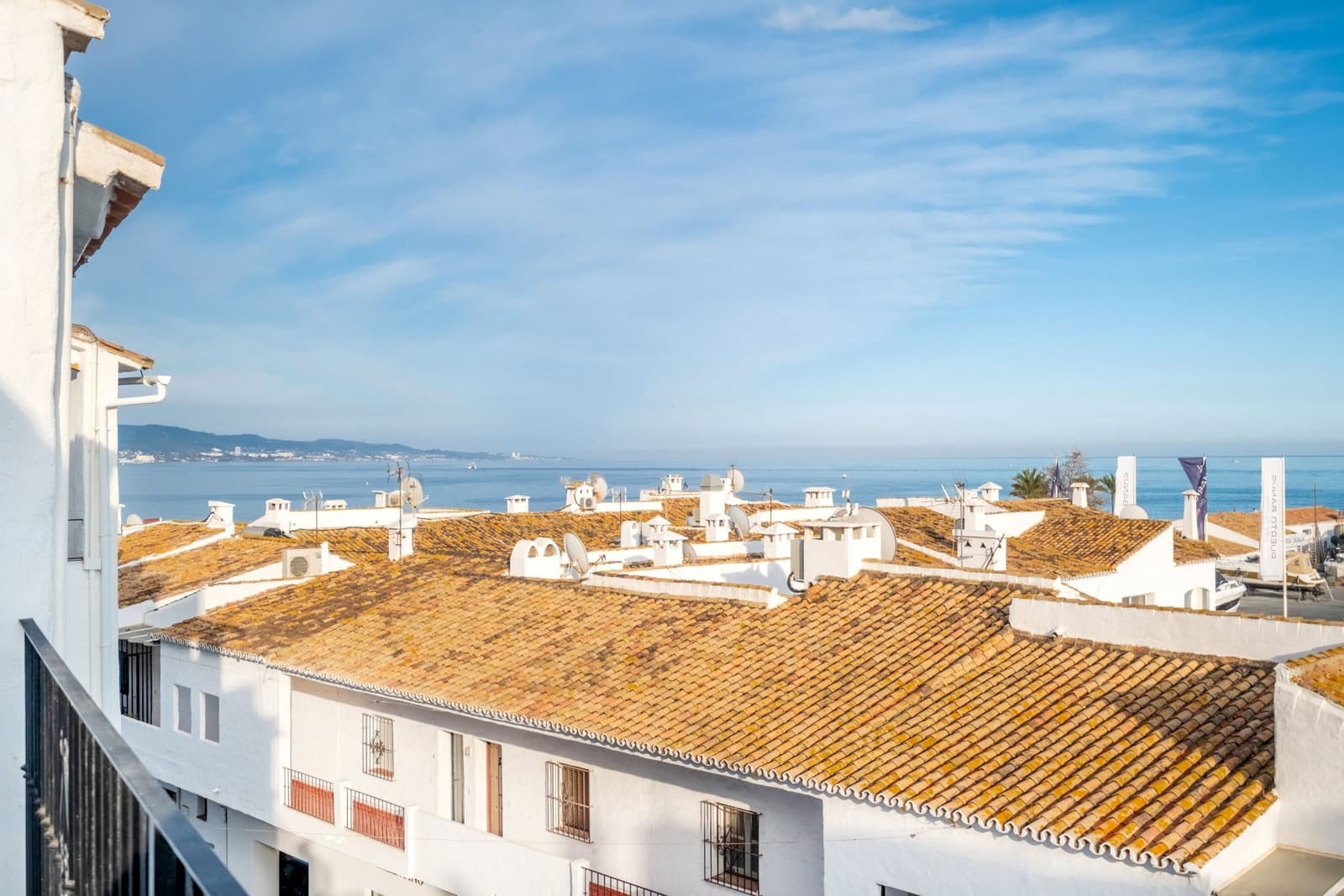 Apartamento de 2 habitaciones en Puerto Banus en venta con garaje - 1.200.000 € (Ref: 9727667)